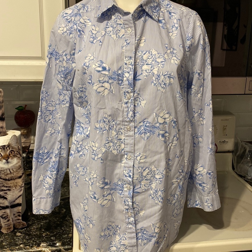 a womens Roamans blue floral long sleeve button front plus size shirt 16W